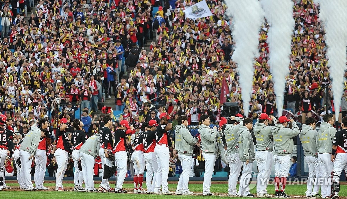⚽欧冠战报：进球大战！凯恩大四喜 奥利斯双响 拜仁9-2萨格勒布迪纳摩