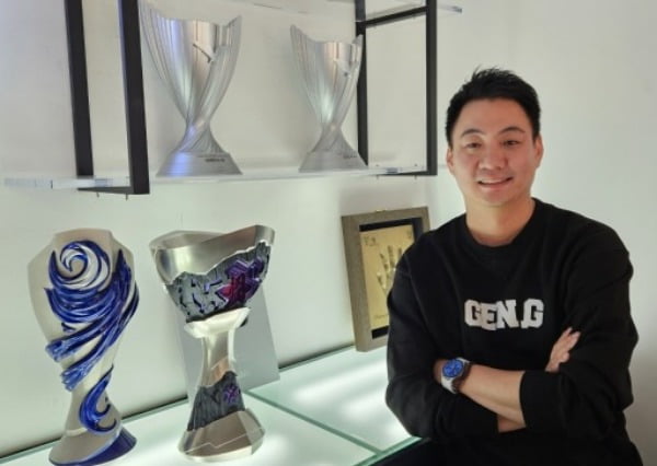 伊尔迪兹替补上场拯救球队 还成为最年轻的国家德比梅开二度球员