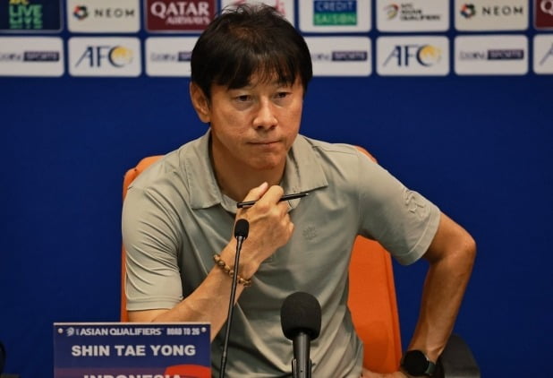 费耶诺德门将失误送点 将功补过扑出点球