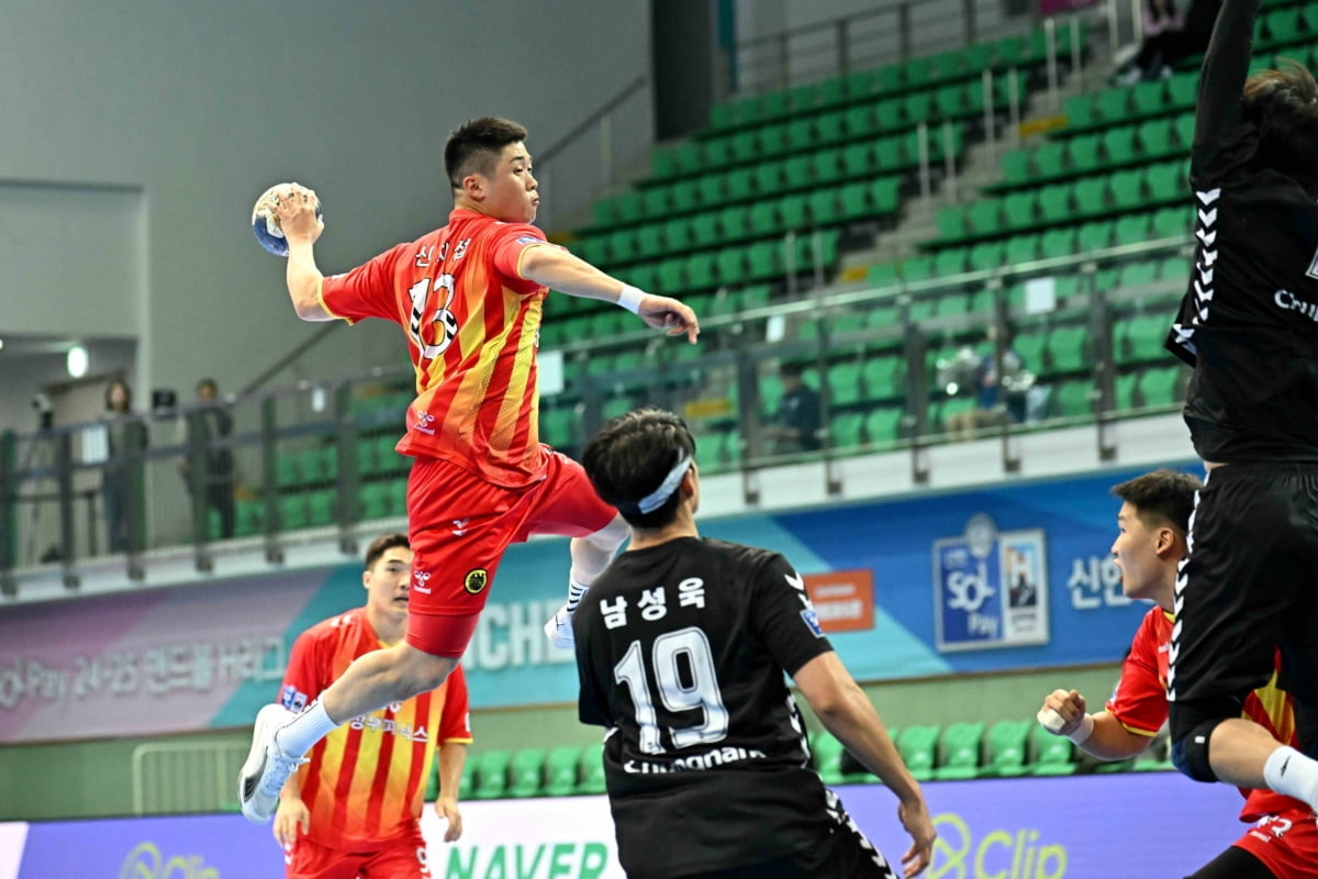 ❤️NBA各队晒感恩节专属海报，你更喜欢哪款？