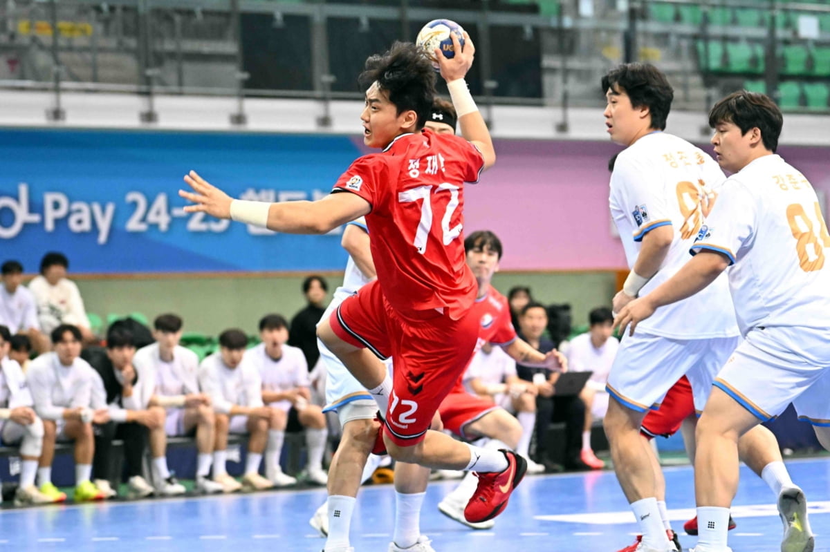 ❤️NBA各队晒感恩节专属海报，你更喜欢哪款？