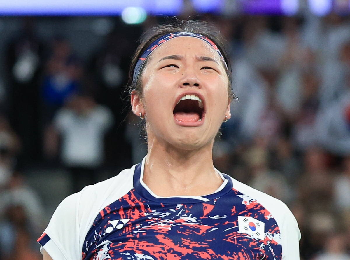 ⚽意甲战报：弗拉霍维奇&马林点射破门 孔塞桑染红 尤文1-1卡利亚里 赛季第4平