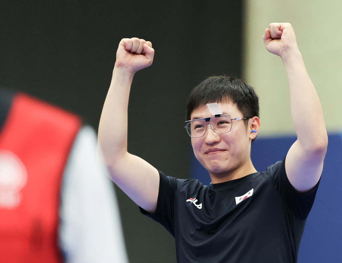 ⚽欧冠战报：进球大战！凯恩大四喜 奥利斯双响 拜仁9-2萨格勒布迪纳摩