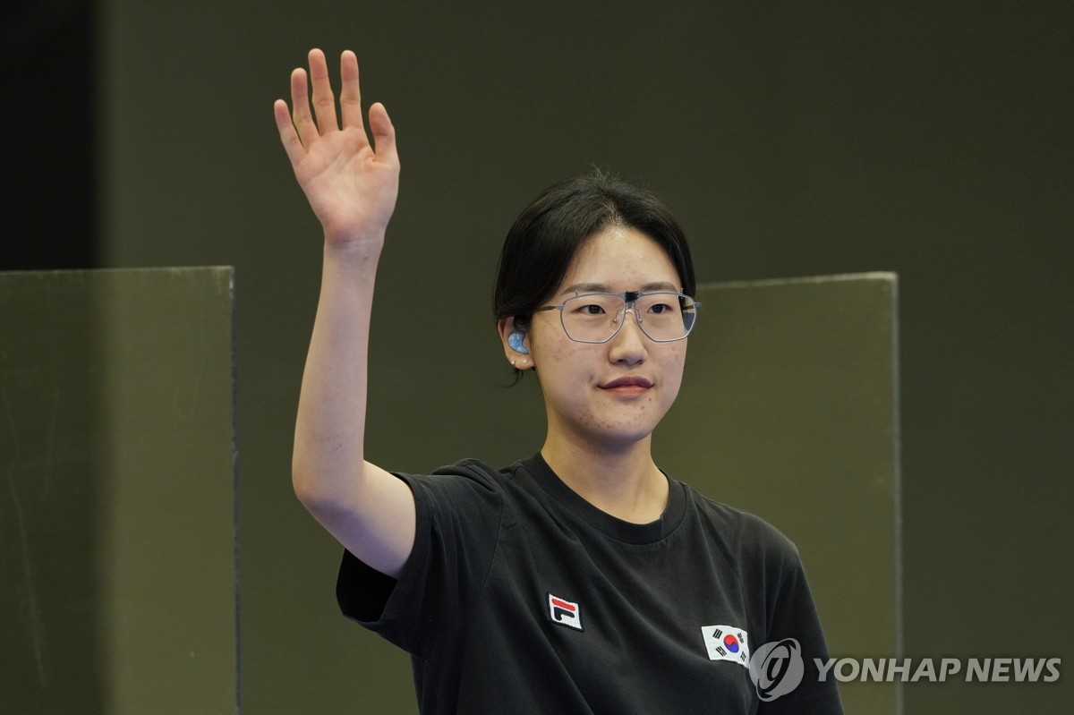 逆转失败！福克斯31+5，德罗赞18中7，国王豪赌失败，马刺成赢家