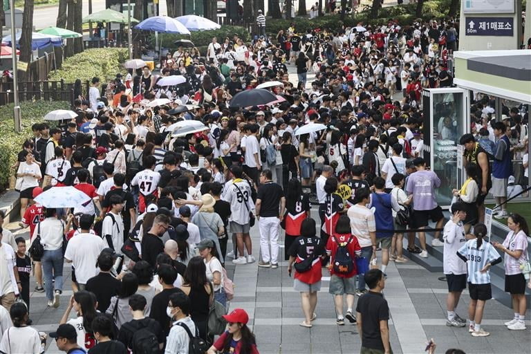 ✅魔术vs雄鹿伤病更新：字母哥、米德尔顿均可出战；艾萨克、班凯罗、小瓦继续缺席