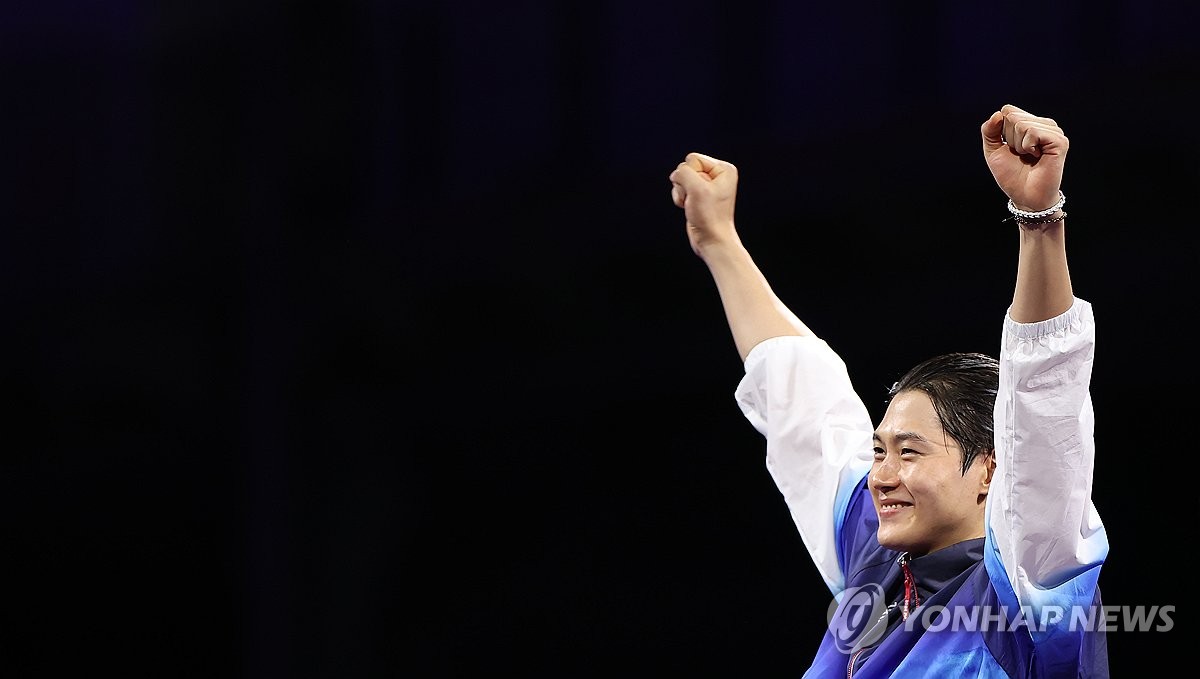 中央海岸水手主帅：塞恩斯伯里健身房训练时撕裂胸肌 需缺席至明年