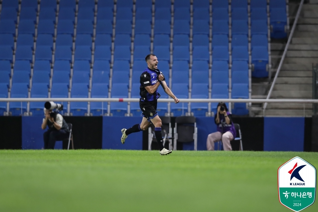 如法炮制！赖因德斯凌空抽射破门，米兰2-0领先
