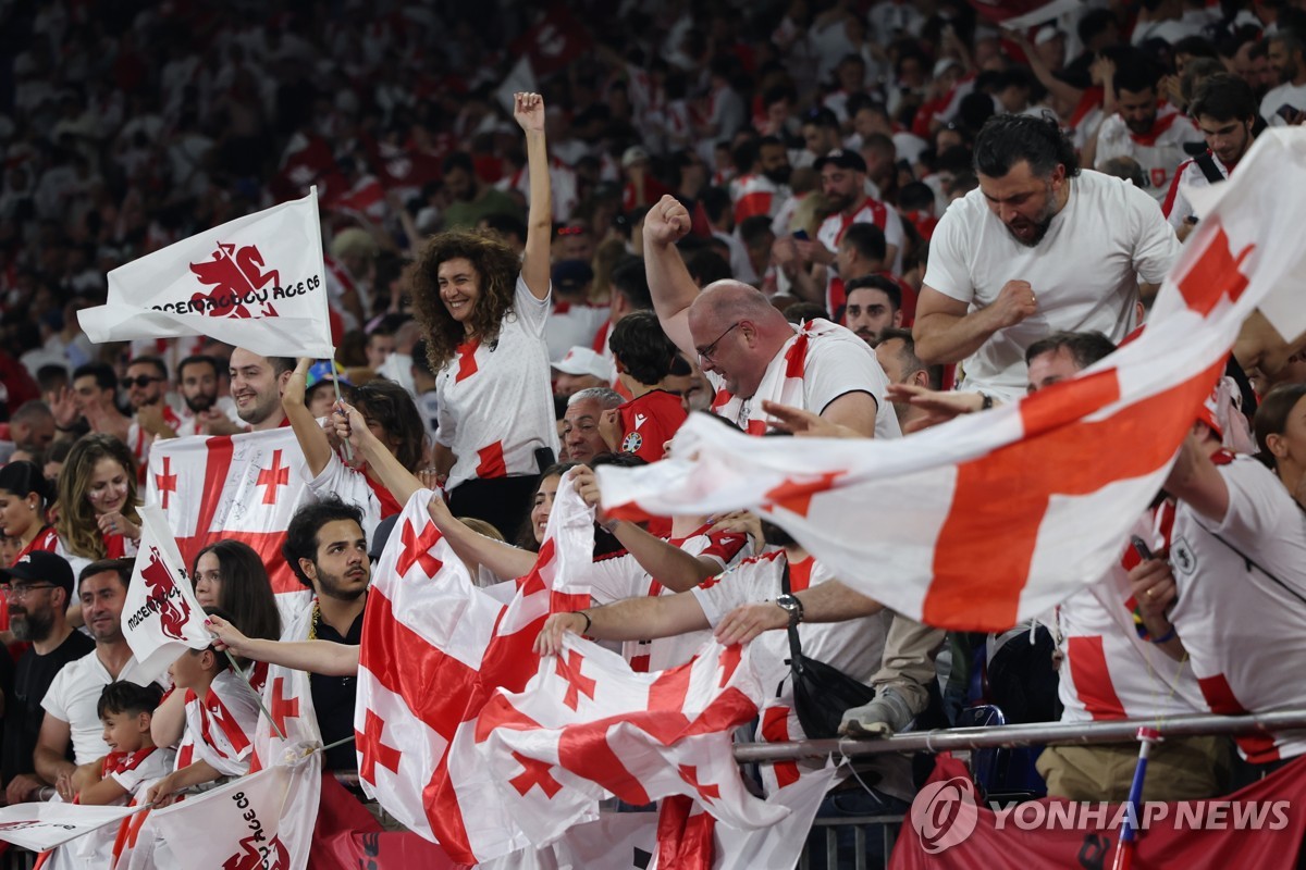 皇马差到什么地步？董路：五大联赛唯一让对手后腰随便拿球的队