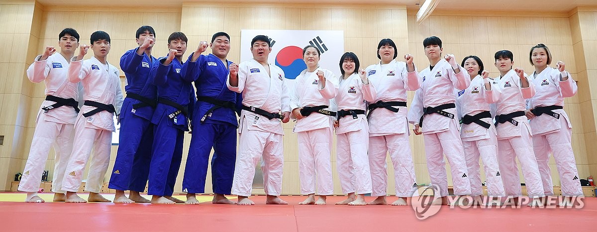 米体：莫拉塔遭遇滑囊炎，将不会参加下周对阵药厂的欧冠比赛