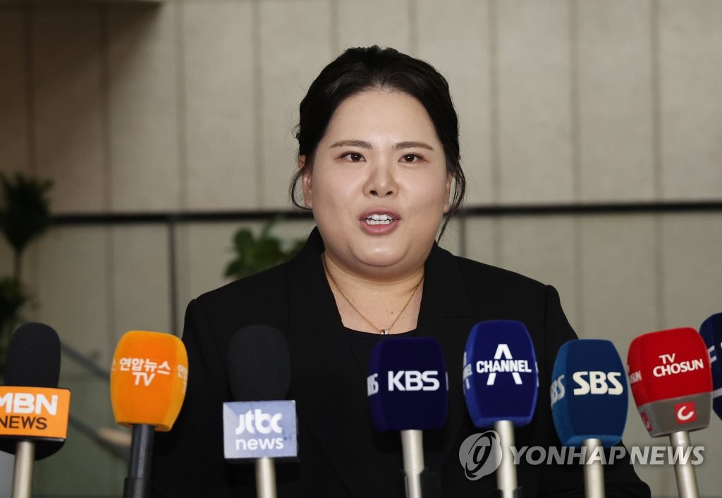 澳波：如果有人把网暴的内容当面讲出来，那他会被打鼻子的