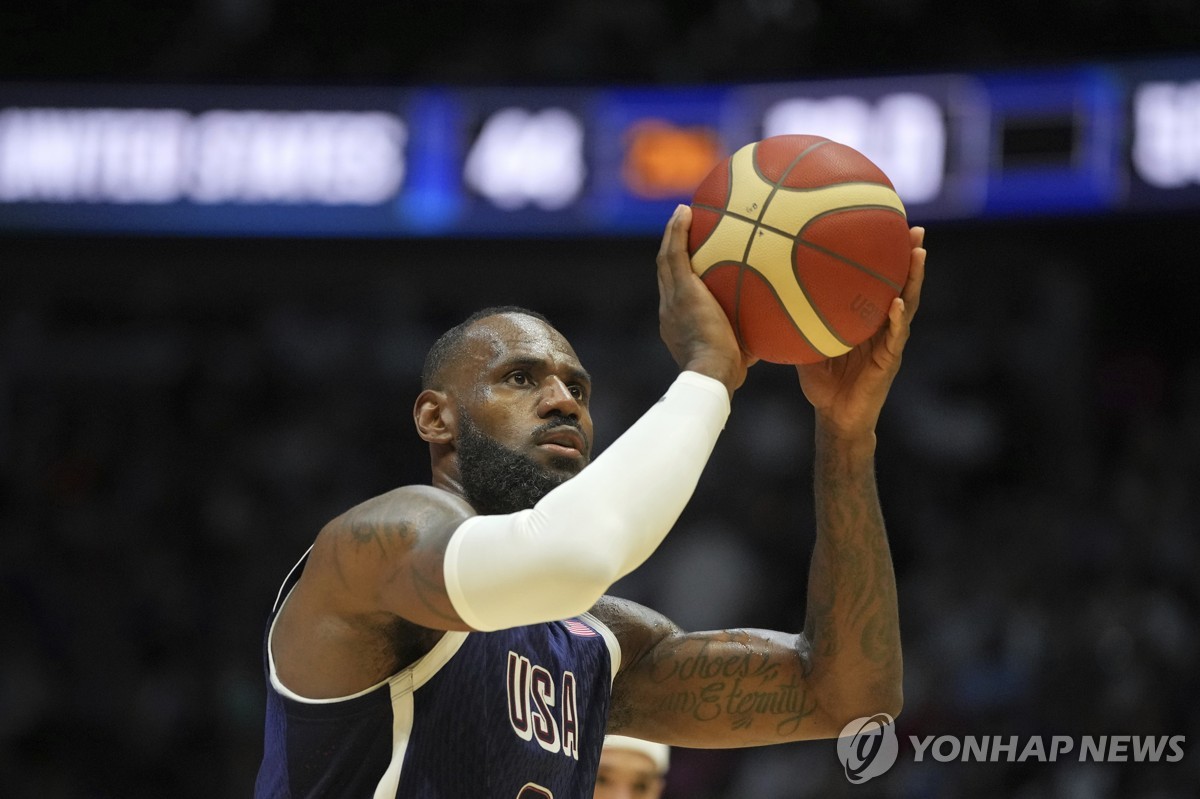 NBA季前赛战报：卫冕冠军初露獠牙 双方三分差距明显 绿军107-103逆转掘金