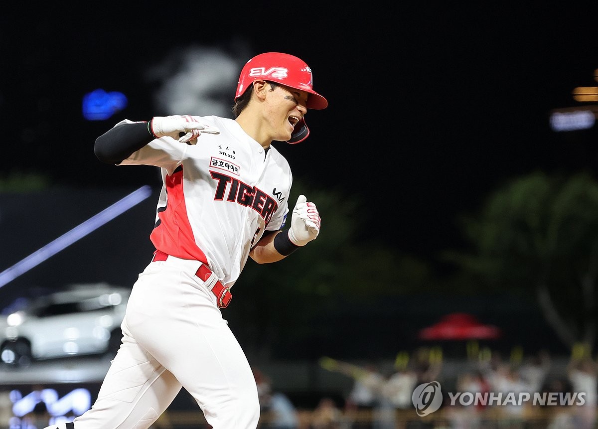 支棱起来了！里夫斯&克内克特半场合砍24分，湖人57-44领先爵士
