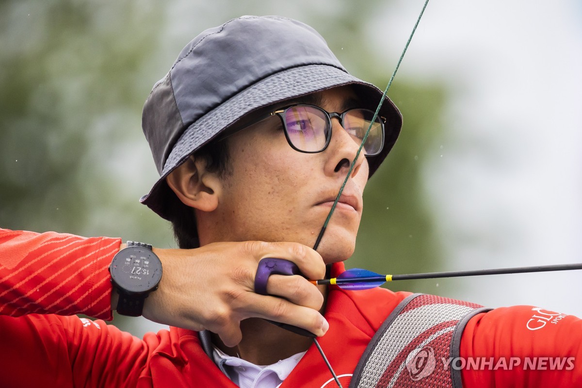 ✅英媒介绍阿莫林的教练团队：老中青三代共5人 最年轻助教仅28岁